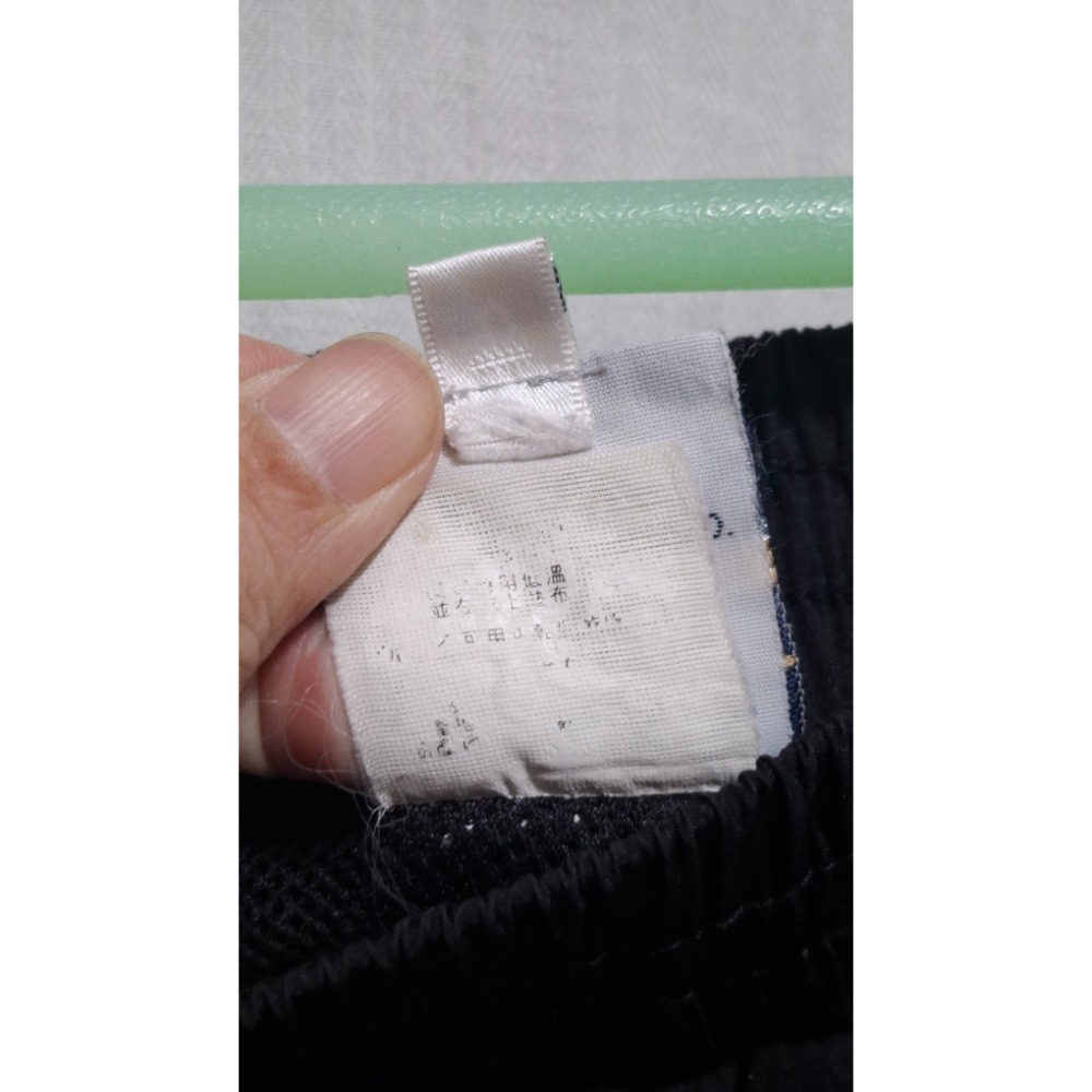 姜小舖M號男用Men Shark側面橘色直線黑色尼龍寬鬆長褲 雙邊拉鍊口袋 運動褲 運動長褲 褲子 休閒長褲-細節圖8