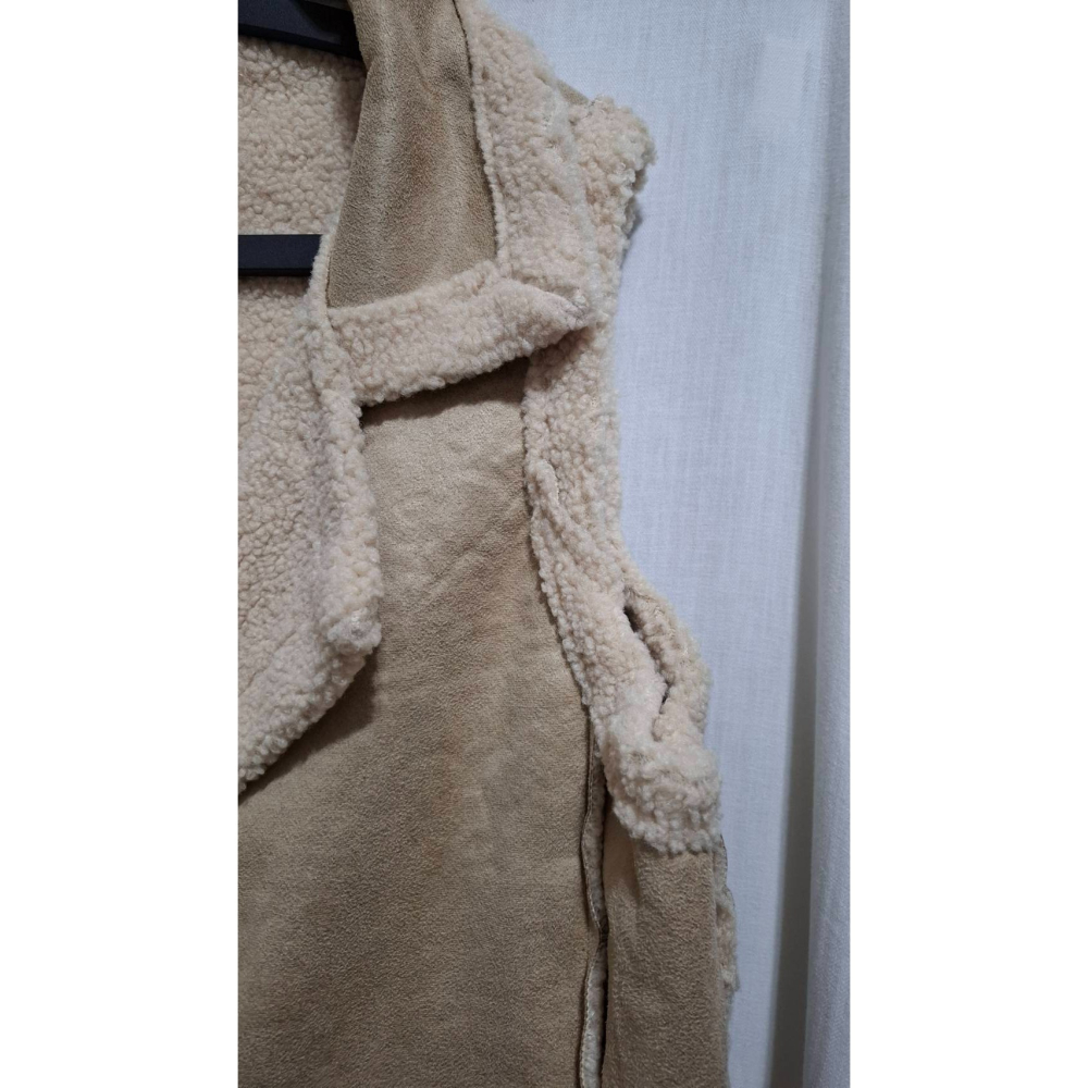 姜小舖XL號Yuauyuan麂皮毛絨絨翻領下擺袖口無袖背心 雙暗釦 雙邊小口袋 冬季保暖 秋冬 大尺碼 背心 內裡刷毛-細節圖3