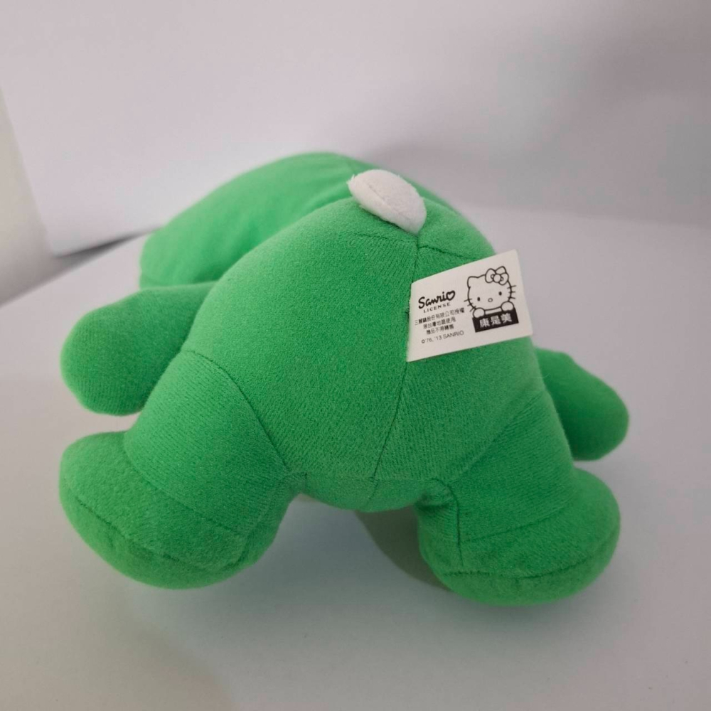 姜小舖康是美 Hello kitty 夢幻變裝玩偶青蛙裝 高24公分 絨毛玩具 填充玩具 cosmed 凱蒂貓-細節圖6