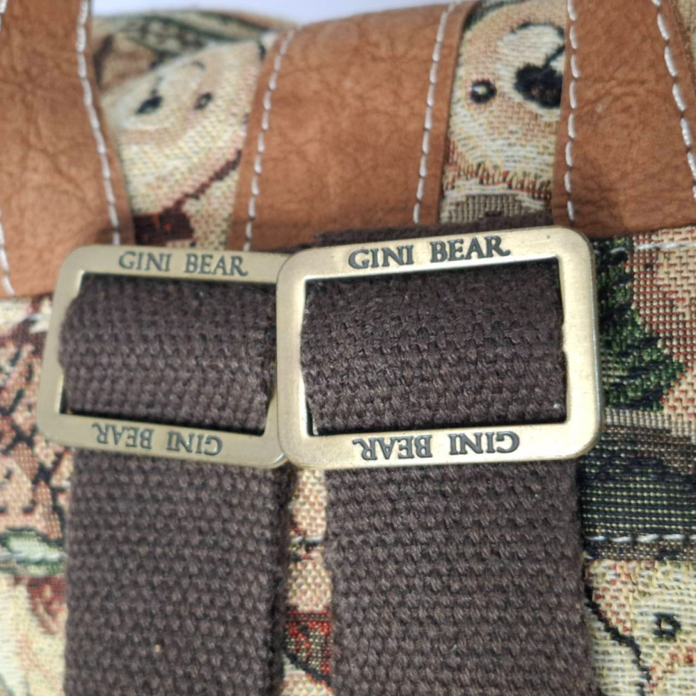 姜小舖 Gini Bear 熊熊圖案後背包｜大容量設計｜可愛實用款｜滿版小熊雙肩背包｜休閒包｜日常外出包-細節圖6