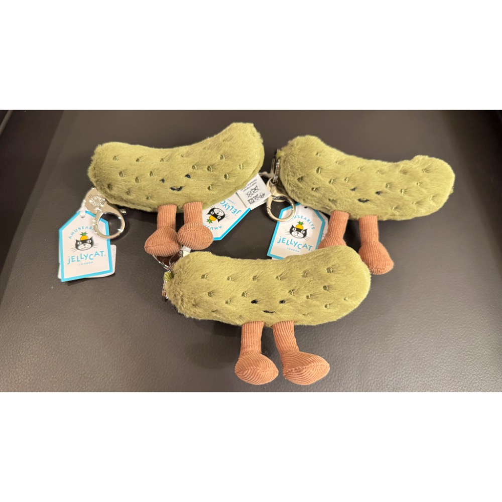 【Jellycat 正品代購】英國🇬🇧空運直送 Jellycat 酸黃瓜吊飾 Pickle Bag Charm-細節圖4