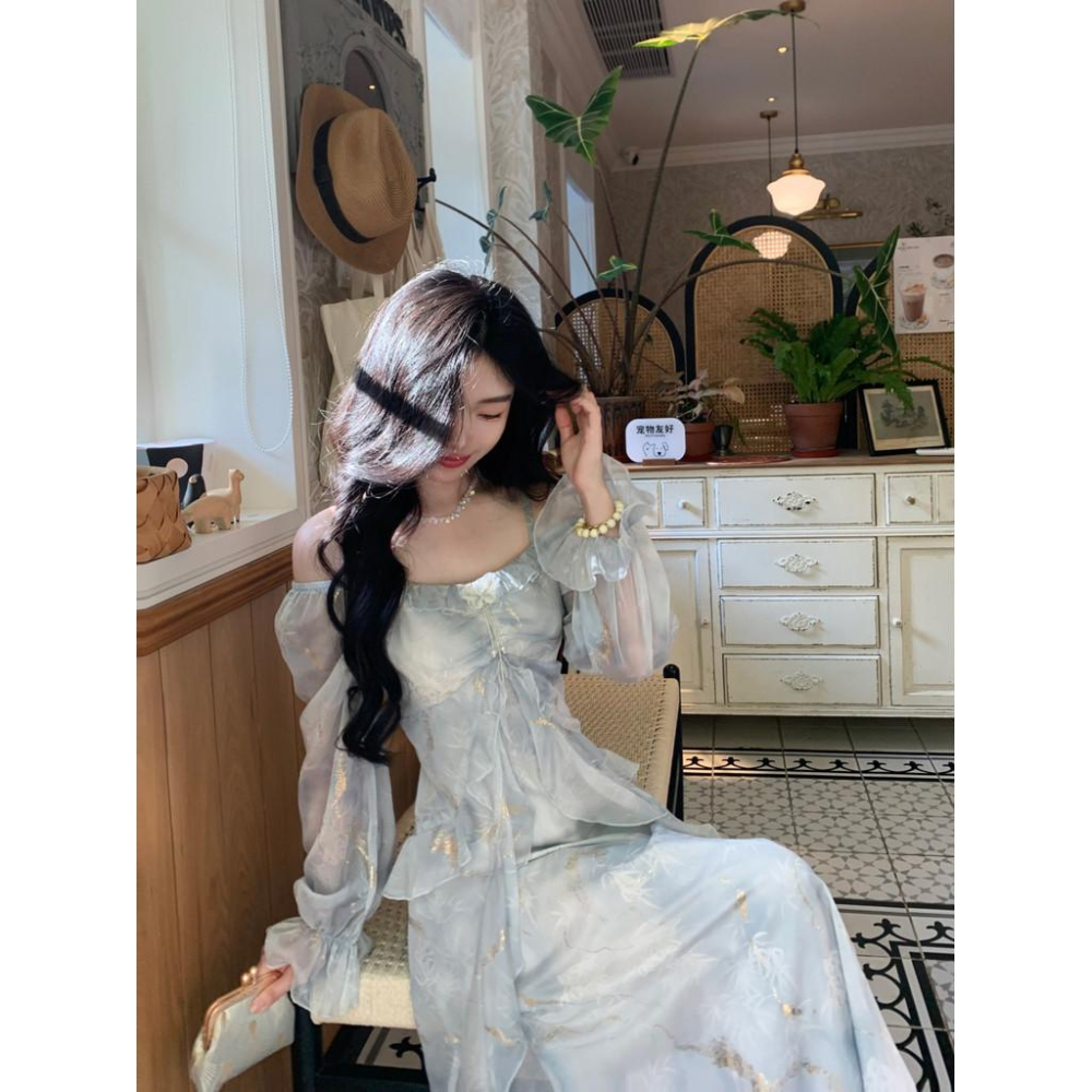 Blovelan霧靄鎏藍 氣質灰藍色暈染仙氣蝴蝶燙金荷葉邊長袖洋裝-細節圖3