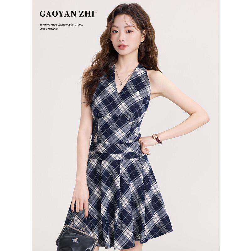 高妍知 美式復古辣妹V領格紋短版掛脖洋裝女夏季收腰顯瘦格子裙-細節圖3