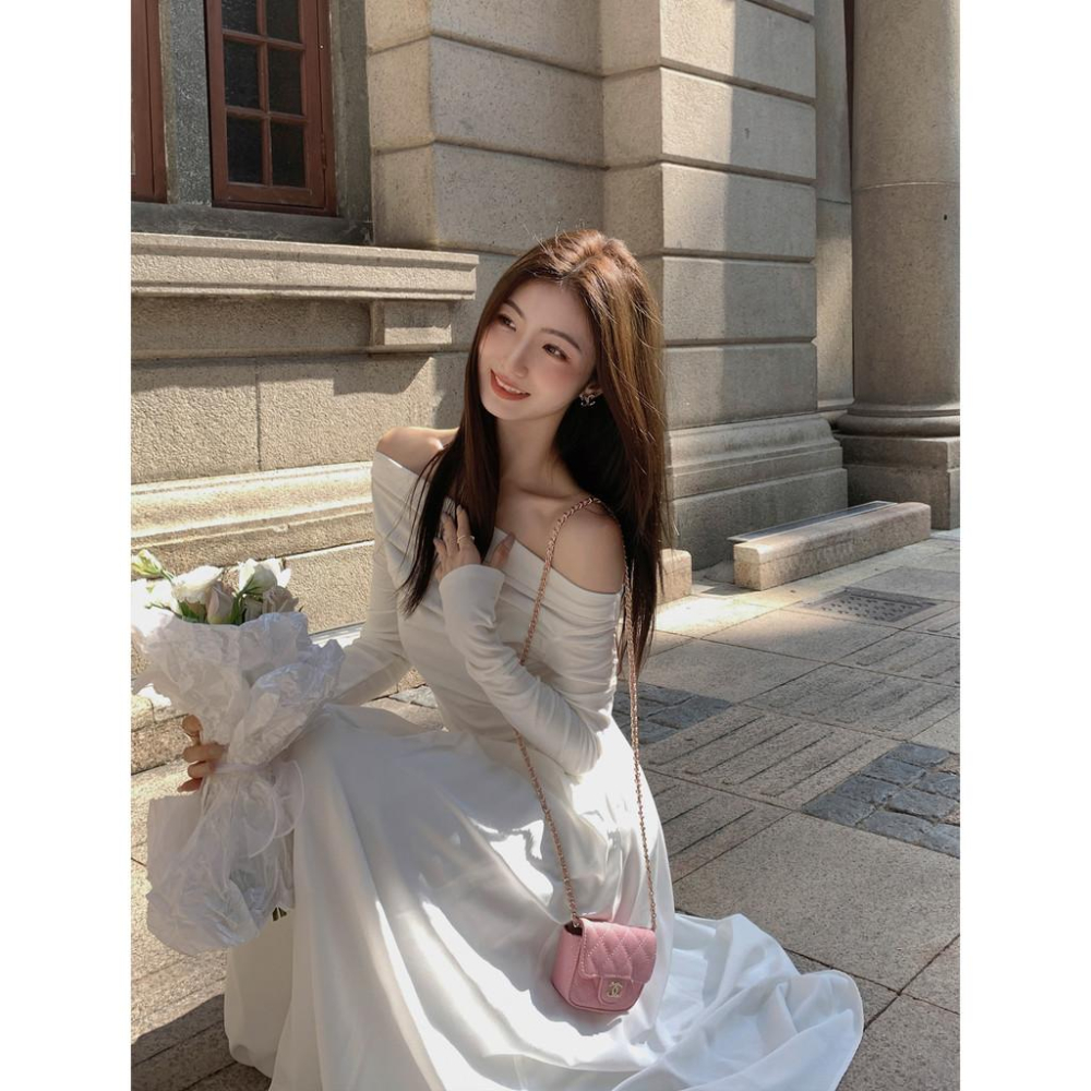 MULVAN 法式白色一字領針織洋裝女高級氣質長袖露肩收腰a字長裙-細節圖5