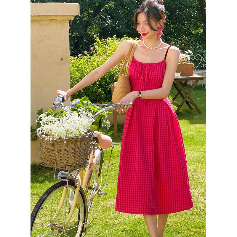 Haze禾枝《樹莓甜心》港風紅色格子吊帶洋裝女夏氣質顯-細節圖3