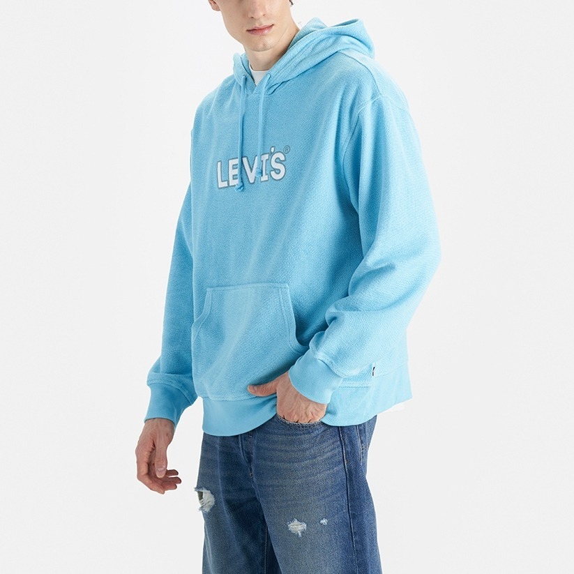 Levis 男款 口袋帽T 精工刺繡徽章海報體Logo 海洋藍 38479-0249🔥-細節圖9