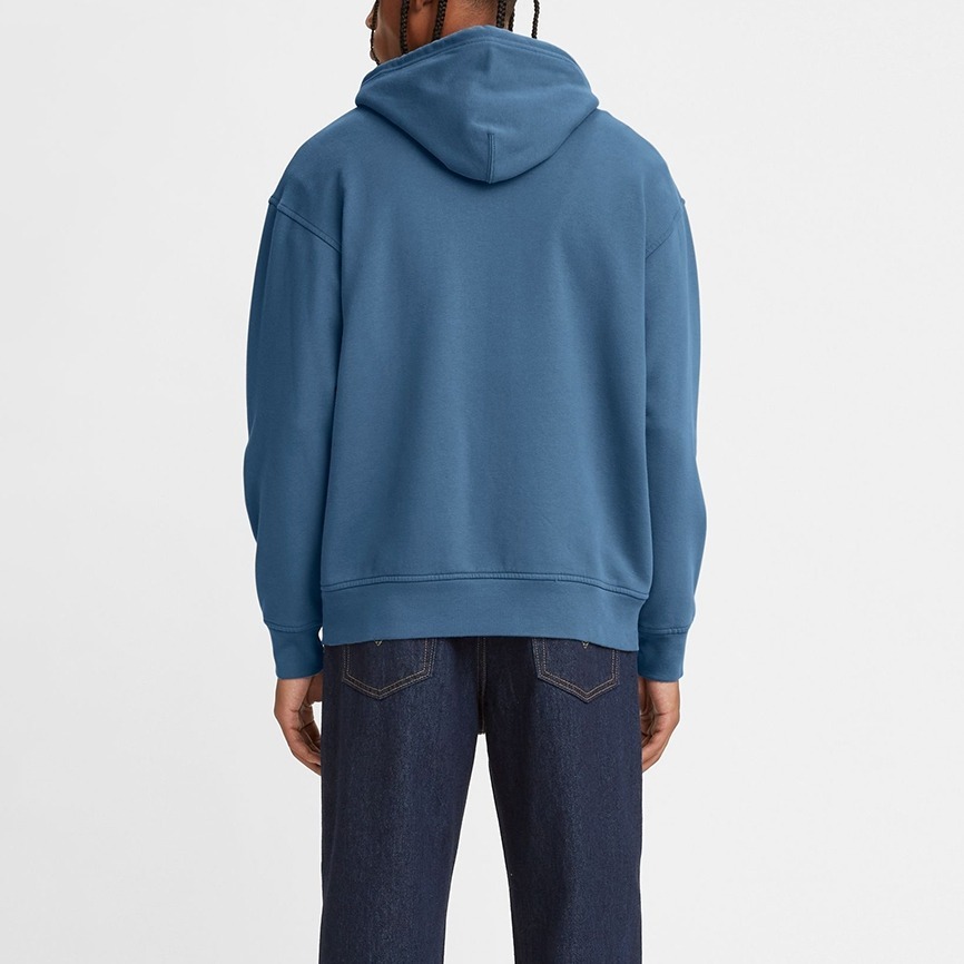 Levis 男款 口袋帽T 精工刺繡徽章海報體Logo 海洋藍 38479-0158🔥-細節圖7