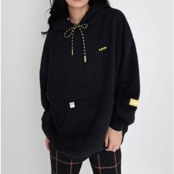 Levis 女款 長版口袋帽T 精工Logo刺繡 魚子黑 A0781-0000🔥-細節圖6