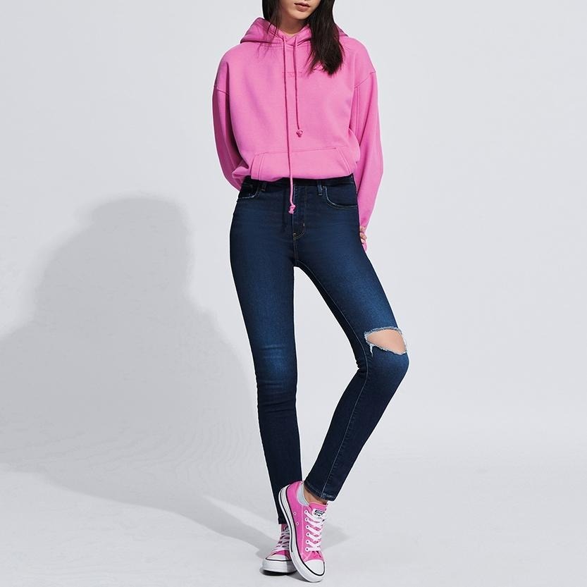 Levis 女款 口袋帽T 全一色刺繡Logo 內刷毛 桃紫 74318-0032🔥-細節圖5