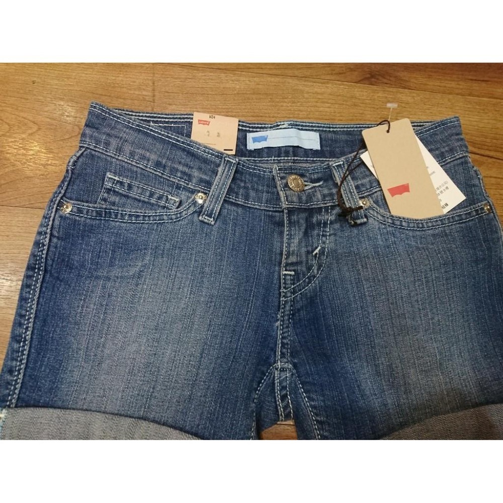Levis 女款 牛仔短褲 緊身窄管 中藍刷色 32567-0008🔥-細節圖3