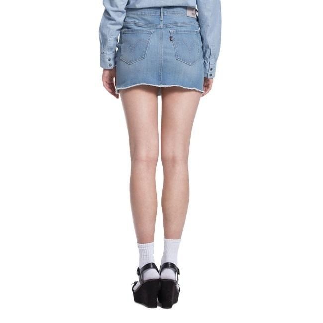 Levis 女款 牛仔短裙 復古淺藍洗色 不收邊 32574-0007🔥-細節圖9
