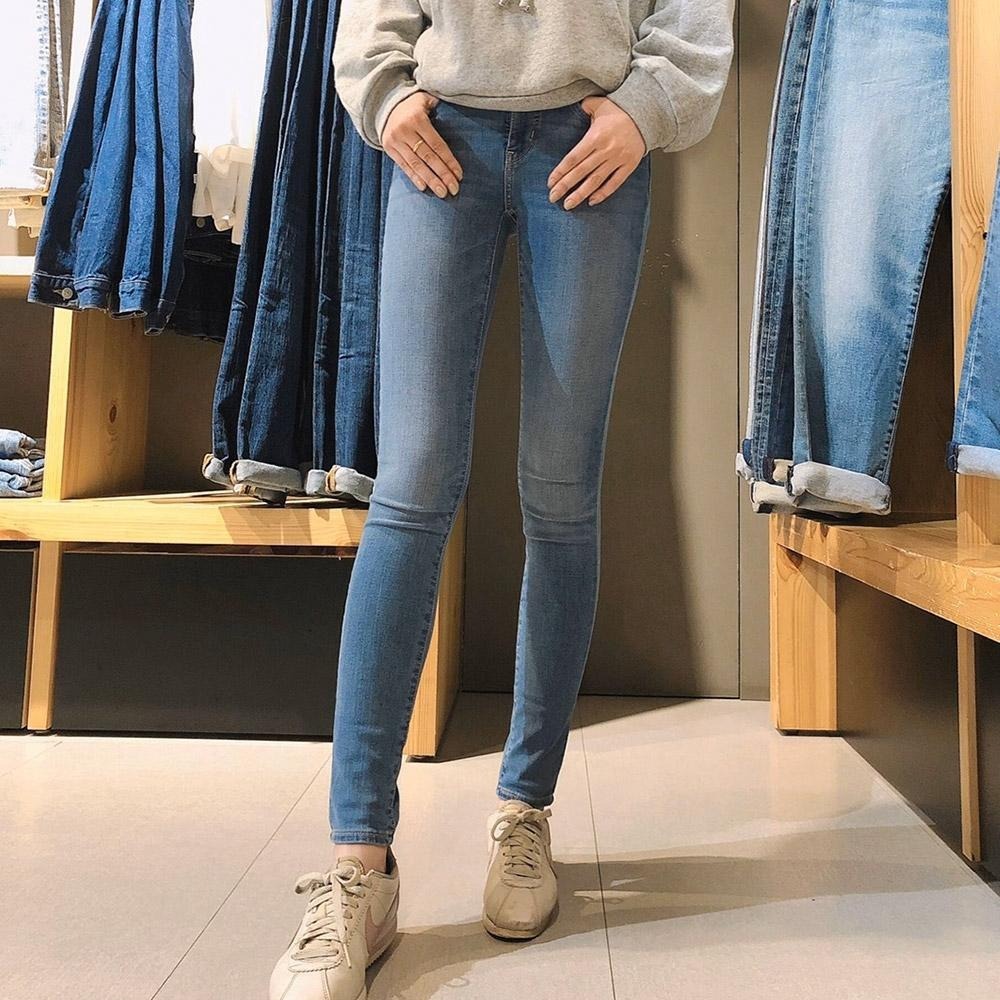 Levis 女款 Revel 中腰緊身提臀牛仔褲 中藍刷白 超彈力塑型 36266-0031-細節圖7