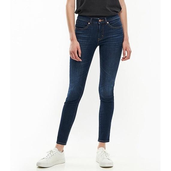 Levis 女款 Revel 中腰緊身提臀牛仔褲 精工深藍染水洗 36266-0040-細節圖7