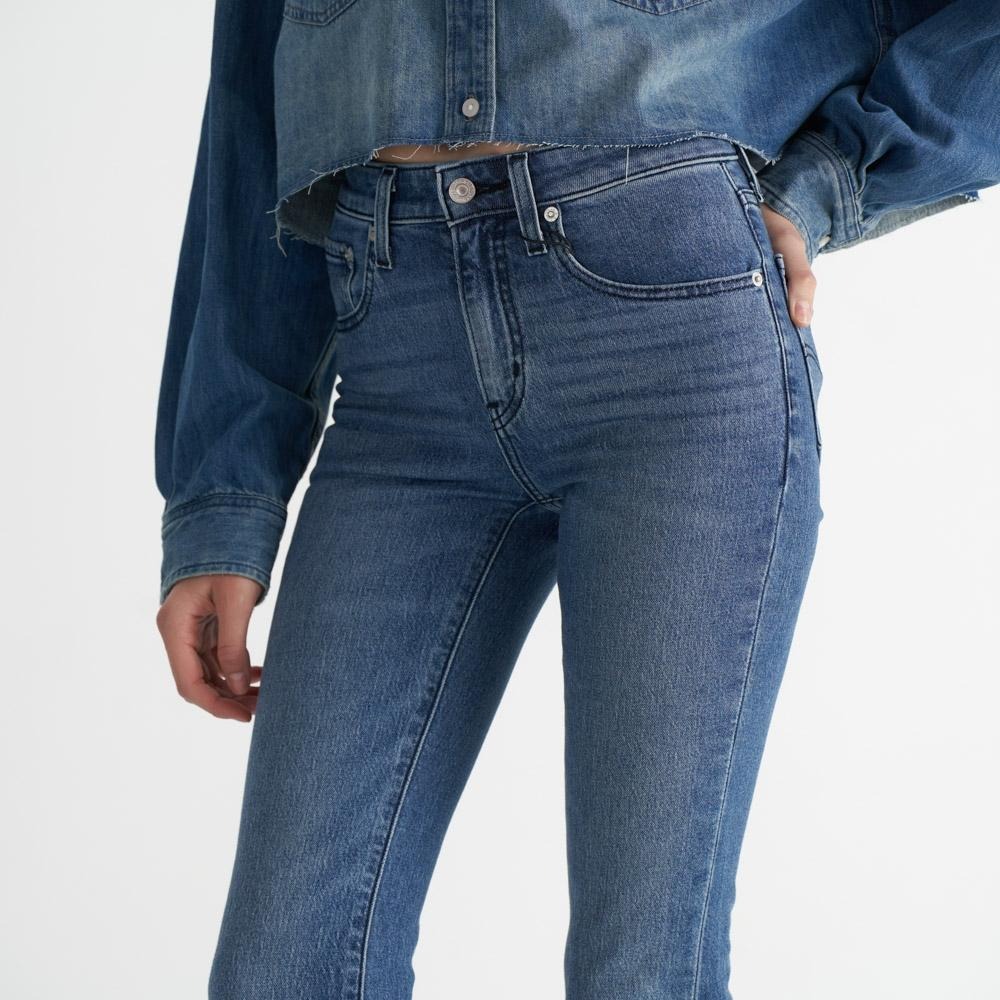 Levis 女款 725 合身靴型牛仔褲 精工中藍染水洗 18759-0208-細節圖5
