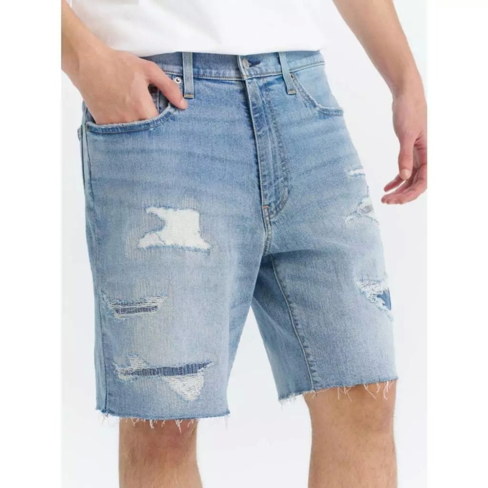 Levis 男款 468 Loose 舒適直筒牛仔短褲 涼感丹寧 淺藍破壞補丁 A8461-0034-細節圖6